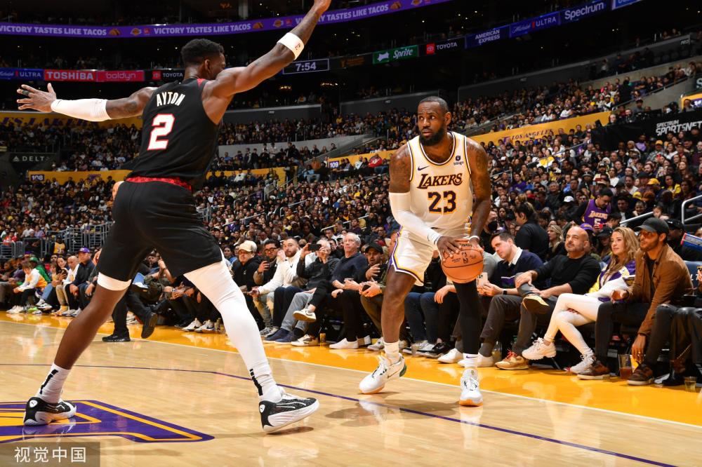 崭露头角 崭露头角